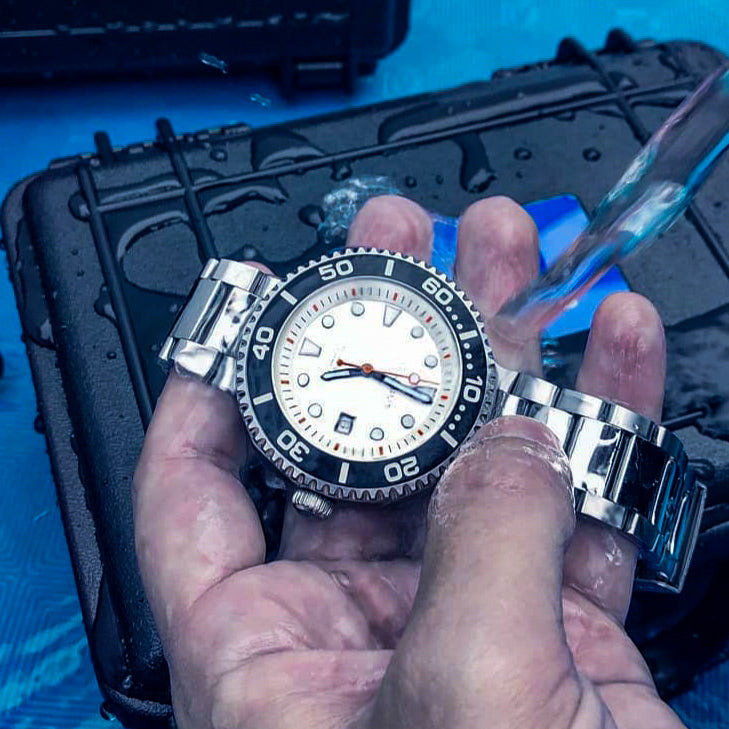 How to maintain a dive watch?